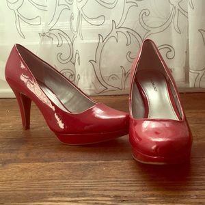 Bandolino red pumps